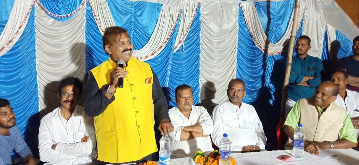 Dr.-Tirupati-PAnigrahi-during-party-meeting-at-Kasinagar-Gajapati